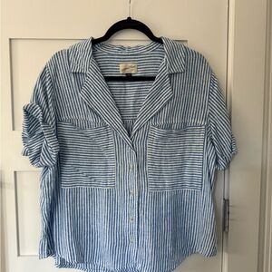 Universal Threads Blue Striped Women's Top